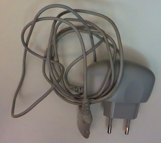 Power adapter 01.jpg