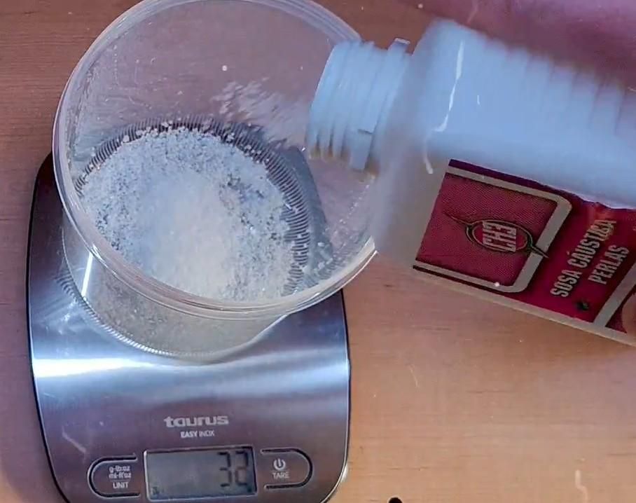 Preparar sosa caustica.jpg