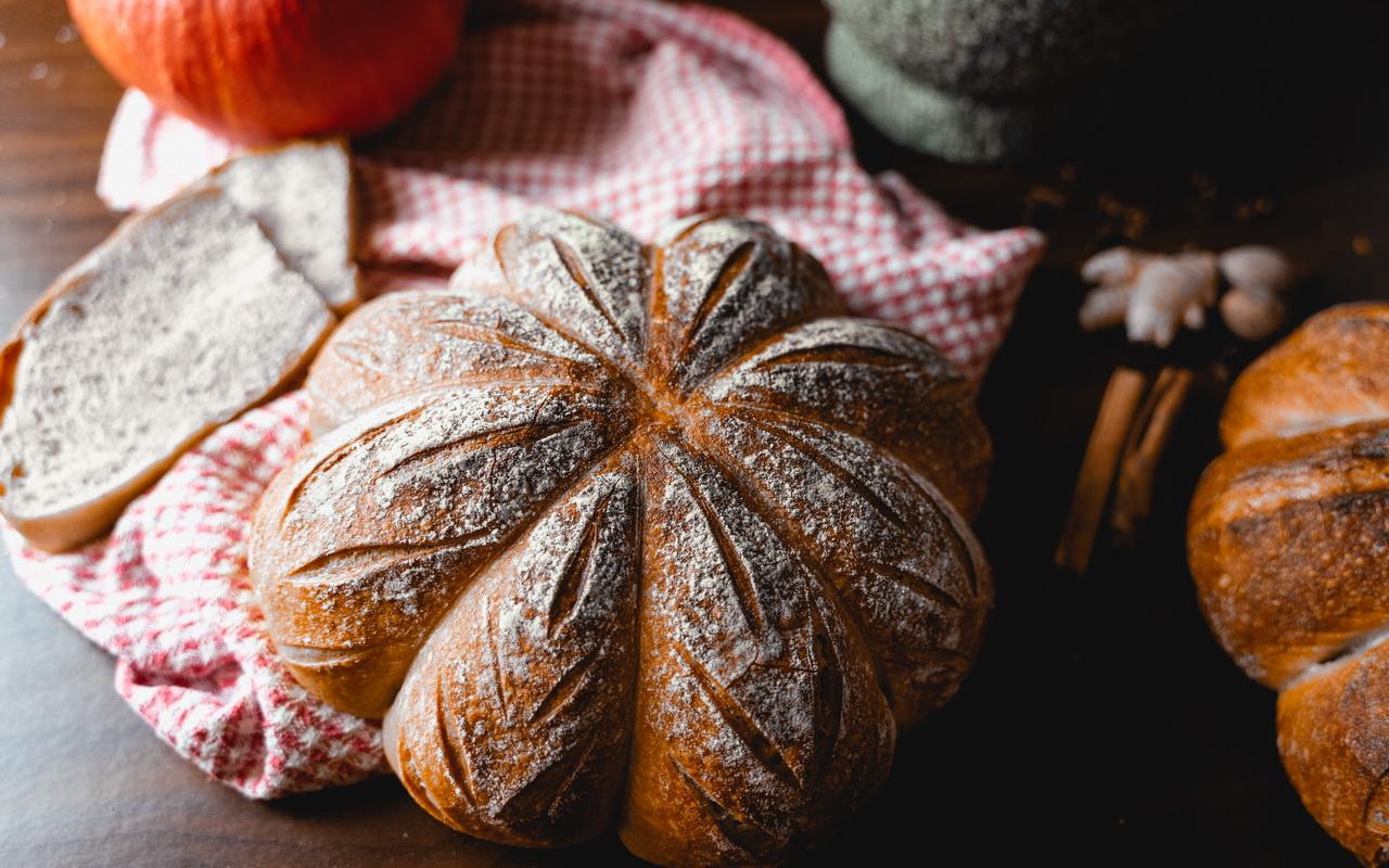 Pumpkin Spice Sourdough Bread - Crust.jpg