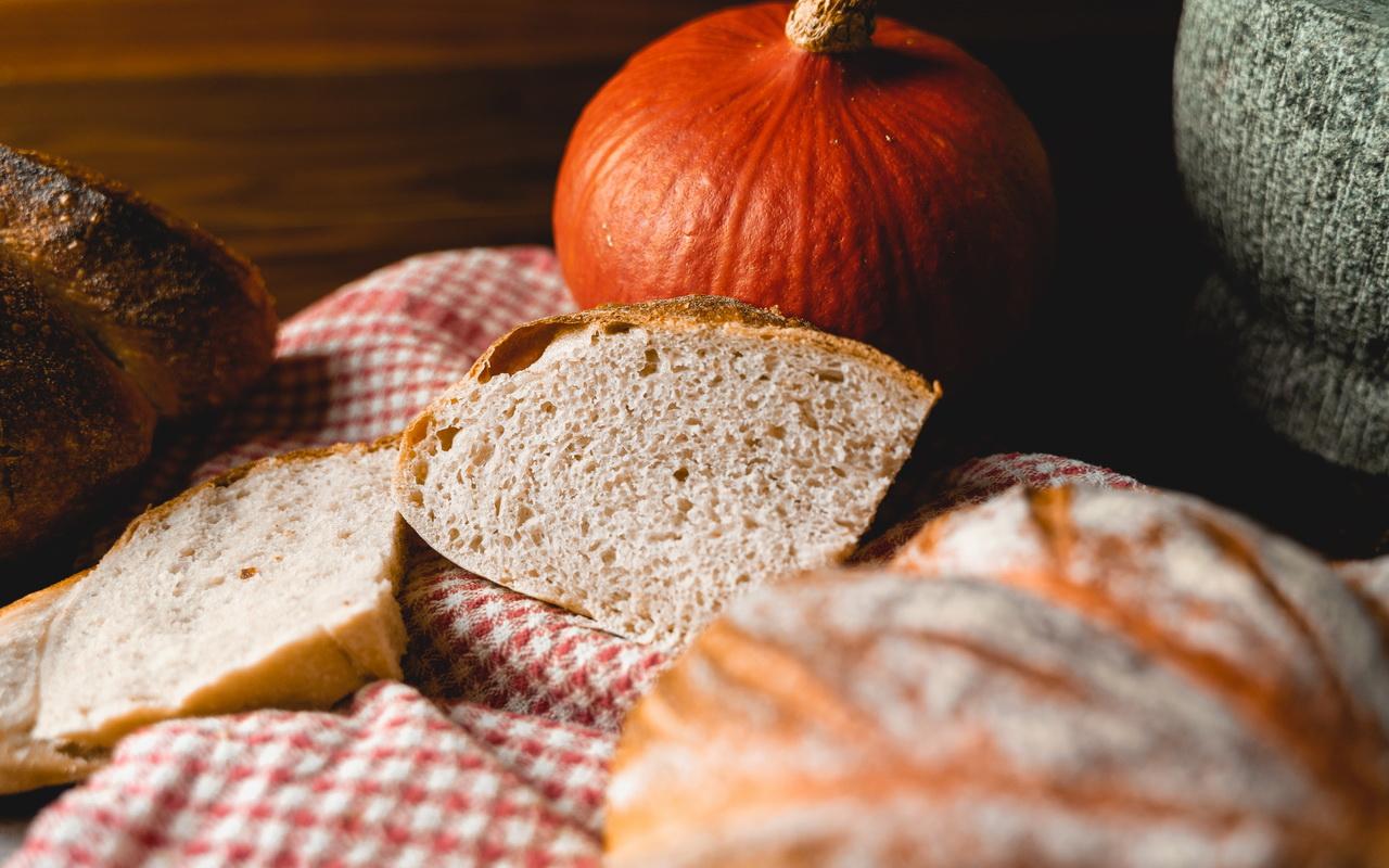 Pumpkin Spice Sourdough Bread - Slices.jpg