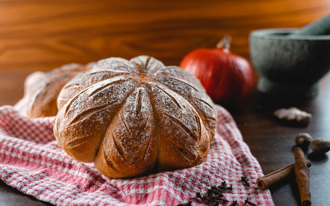 Pumpkin Spice Sourdough Bread.jpg