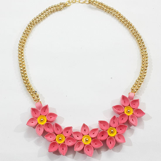 Quilled-Necklace-StylenrichDIY.jpg