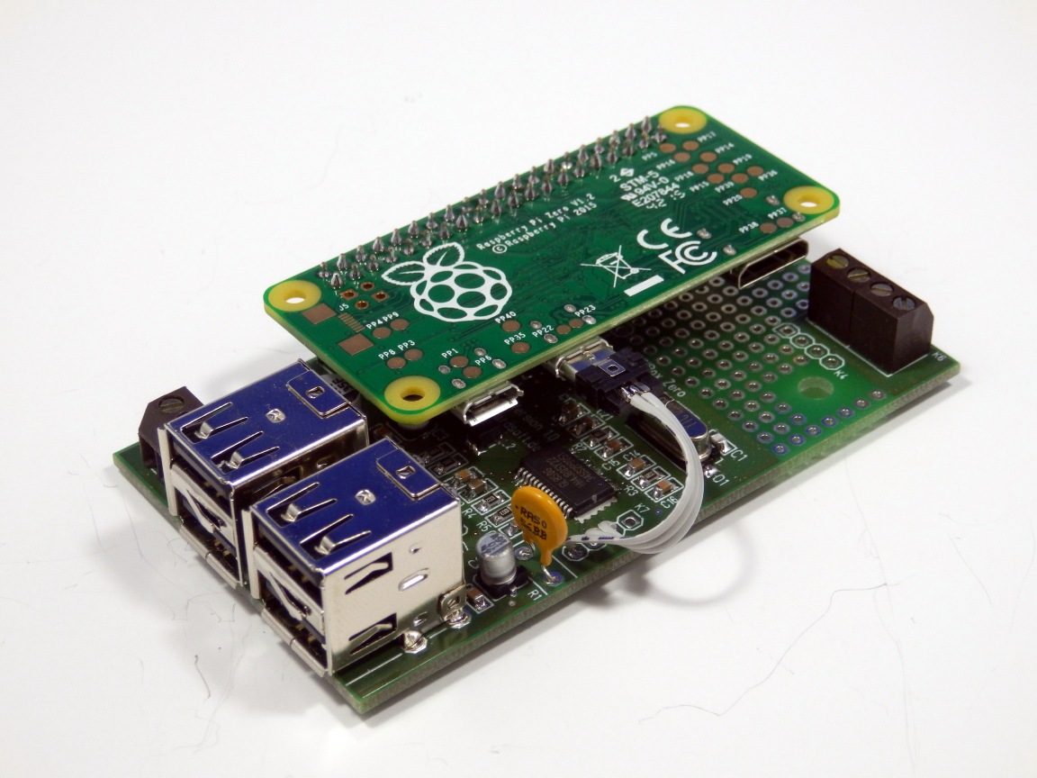 RasPiBox Zero mit RPI0 gesteckt.jpg
