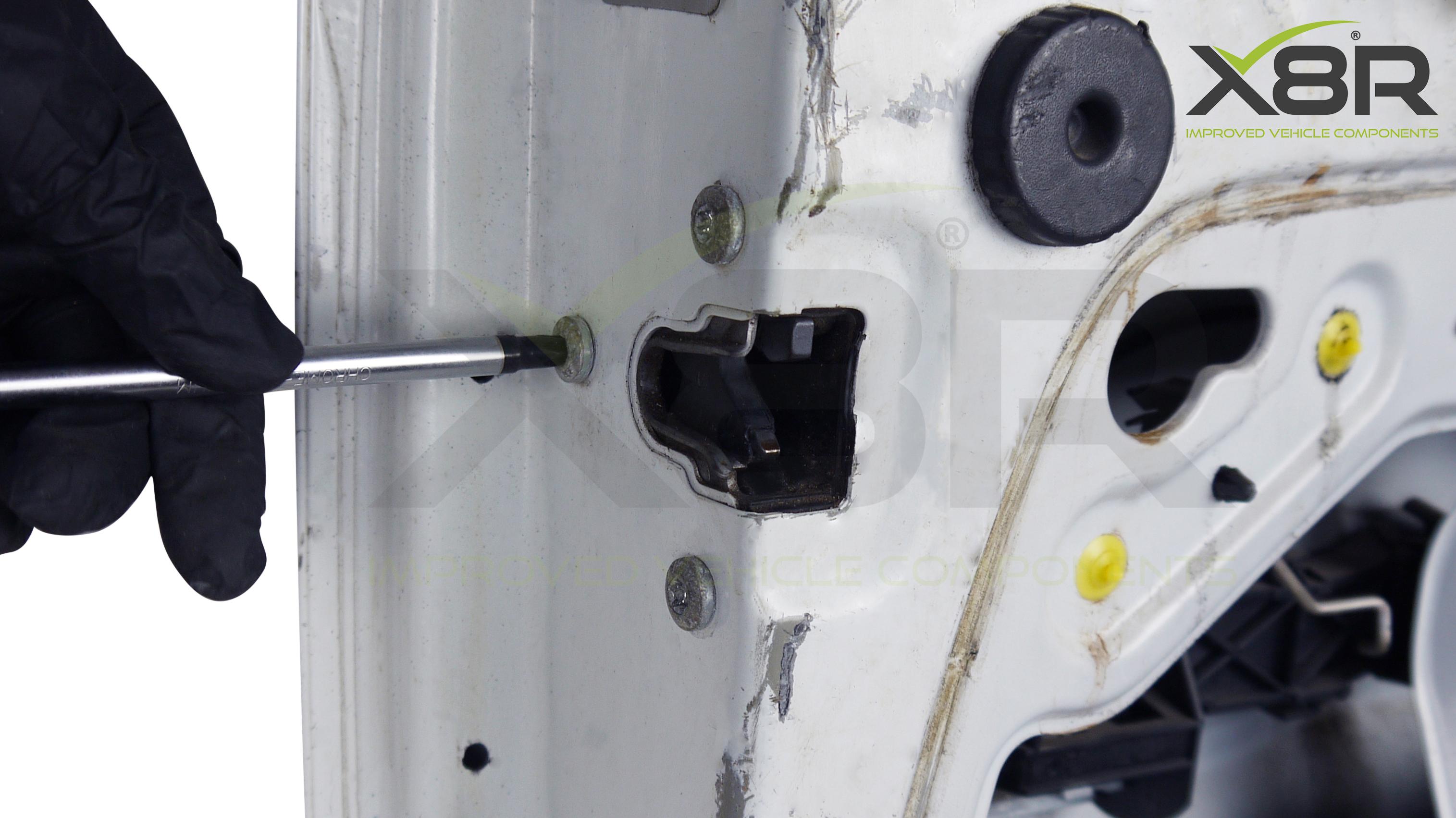 Remove centre bolt.jpg