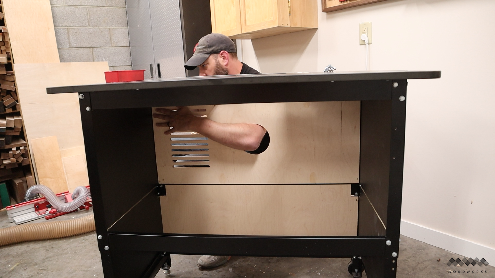 Router Table Storage Installing Panels 4.bmp