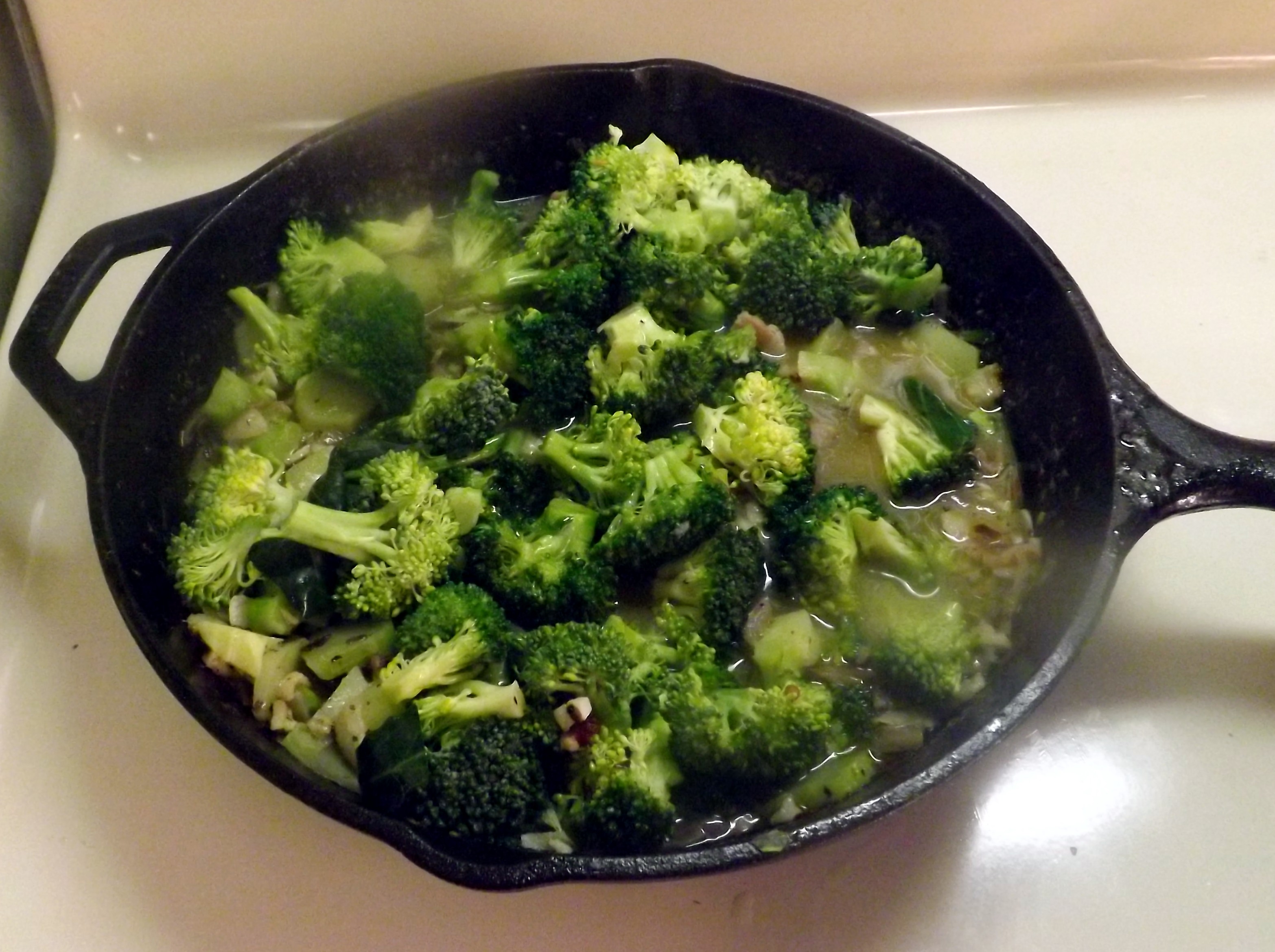 SAUTEED BROCCOLI  IN A GARLIC-ANCHOVY PARMESAN OLIVE OIL SAUCE 022.JPG