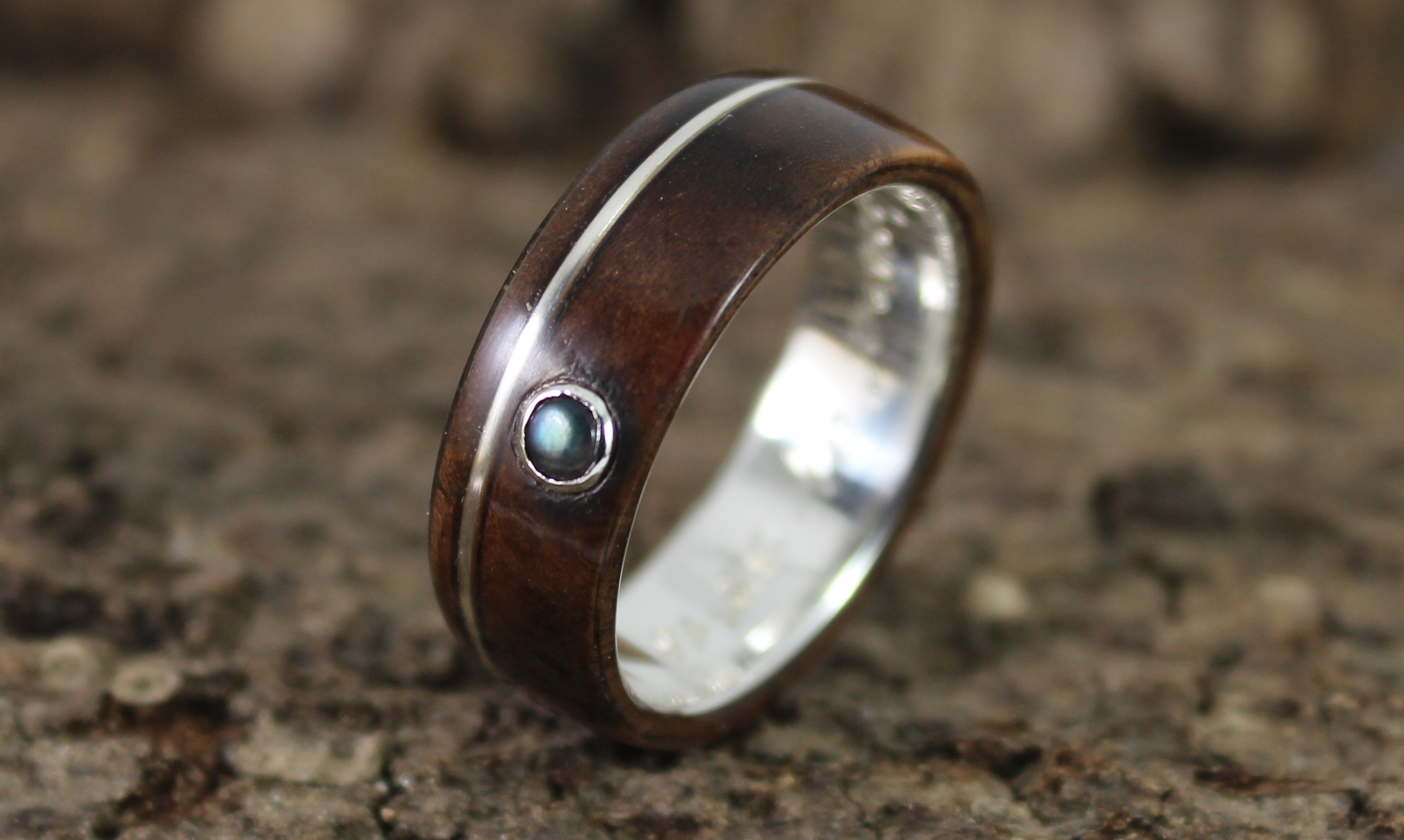 Silver Walnut Ring With Stone Setting-001.JPG