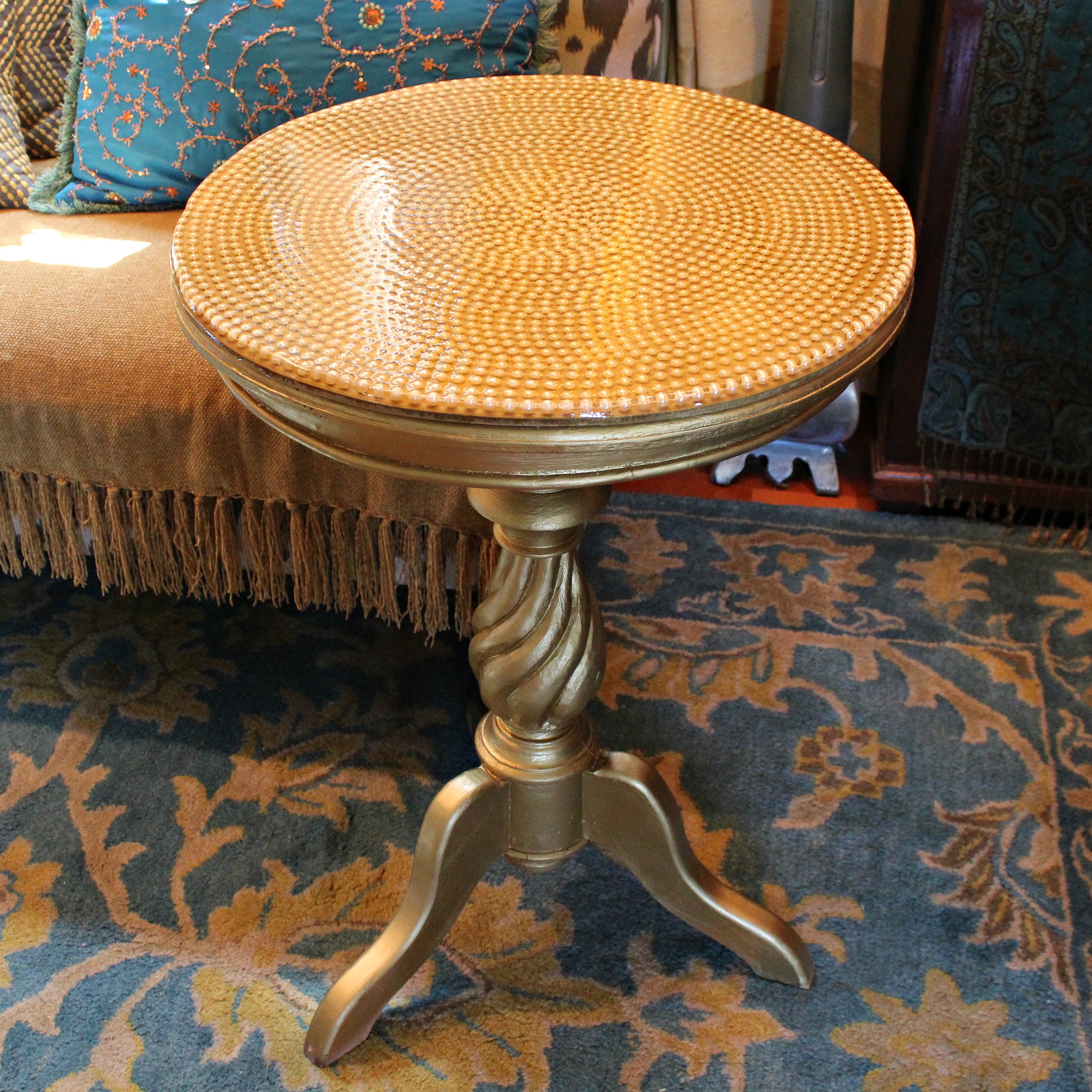 Square1 PearlTable.jpg