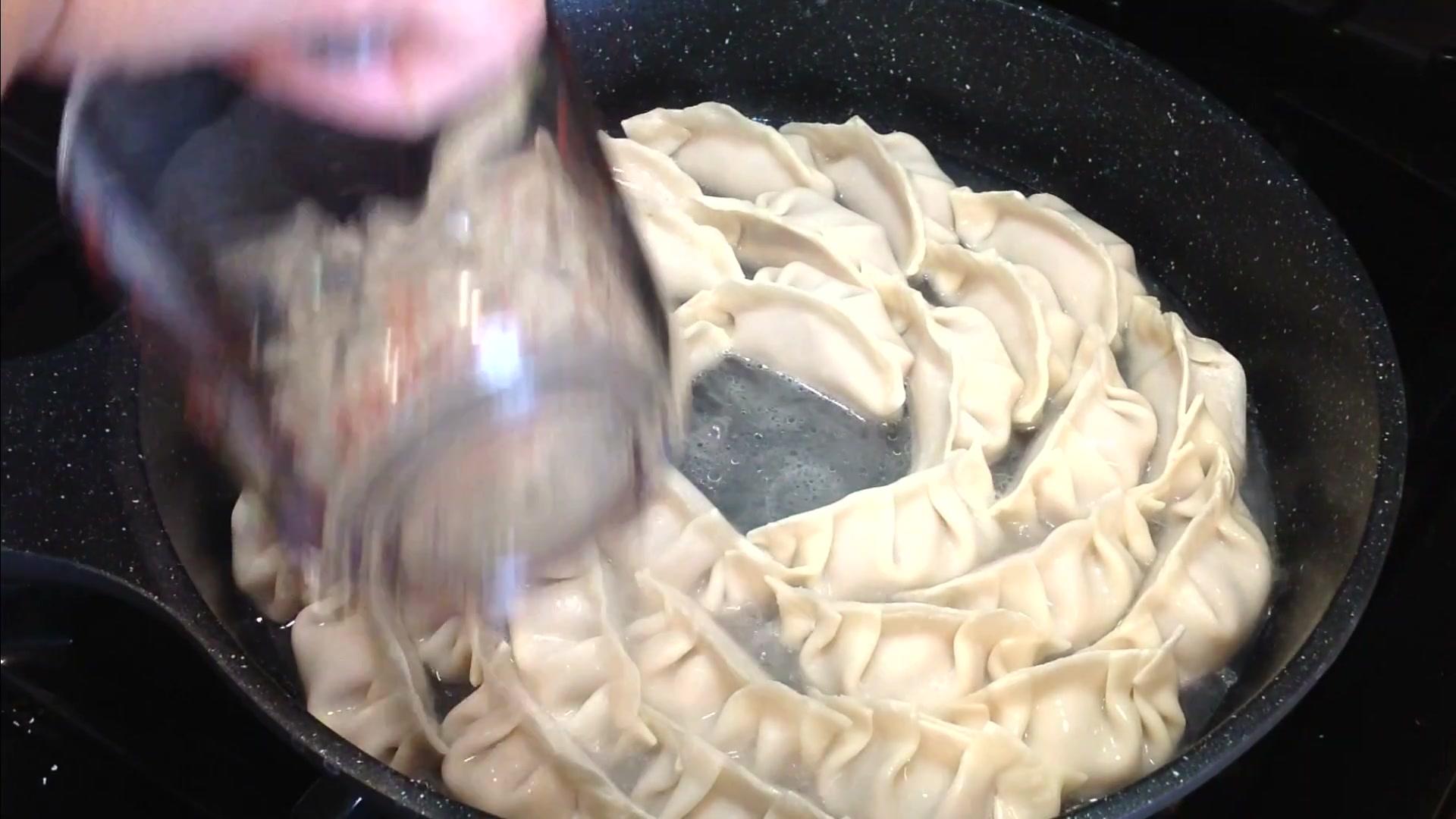 Step 5 Cook Dumplings with Water Covered Brightness zoom fade out 23.jpg