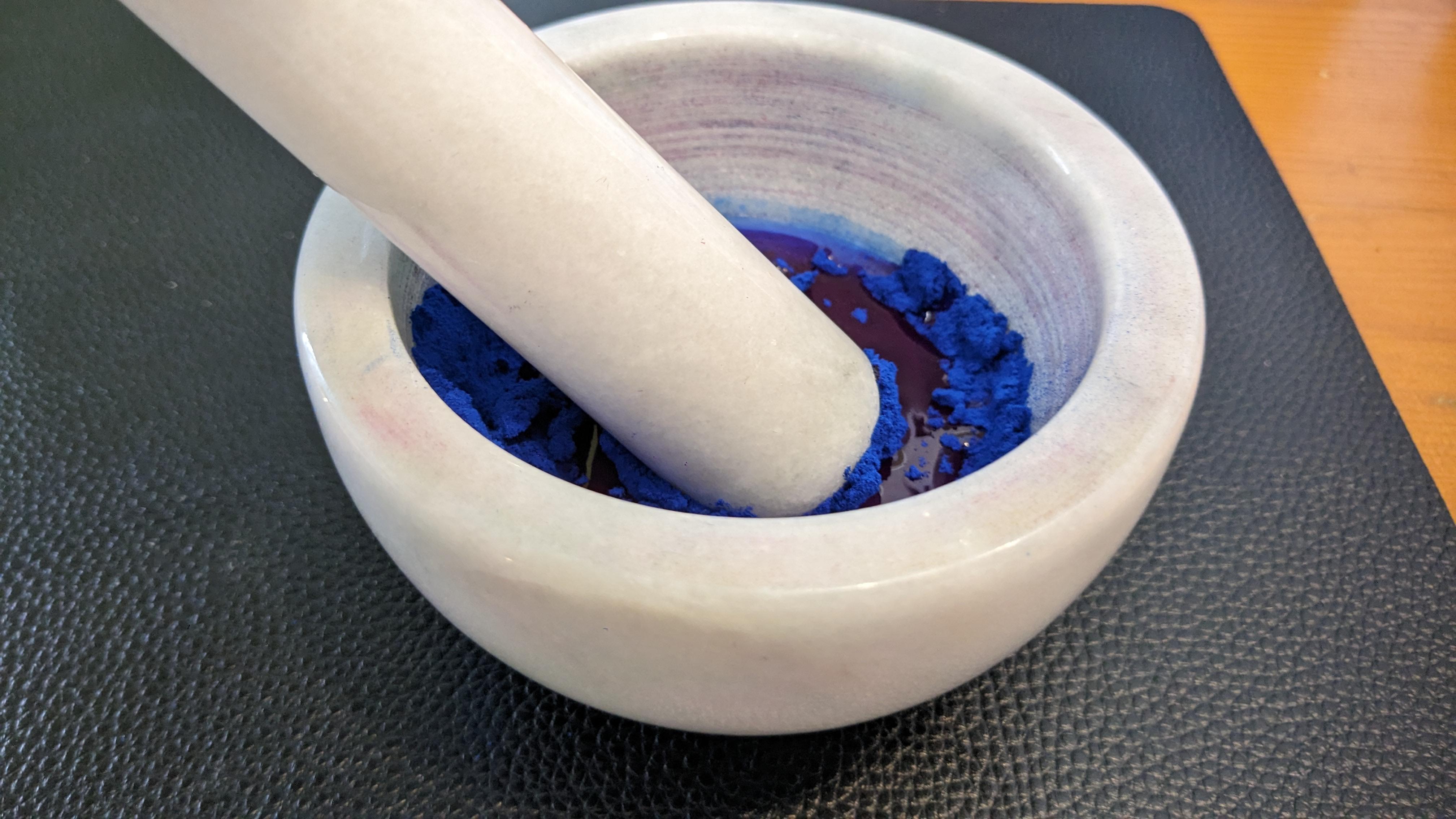 Step 7- Thoroughly incorporate the phycocyanin powder into the liquid.jpg