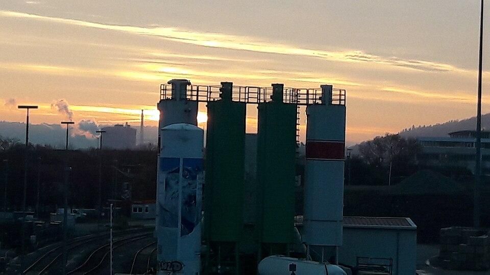 Stuttgart_early_morning_industrial_architecture_1.jpg