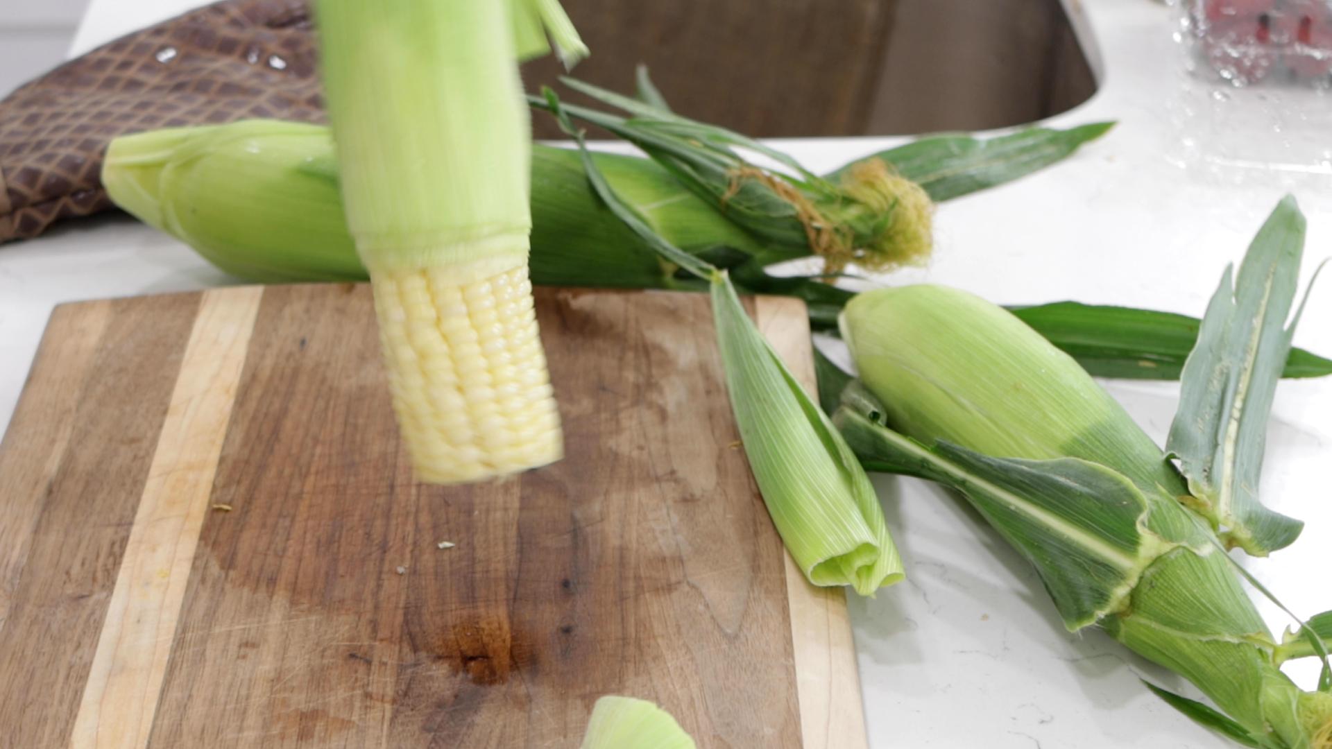 Super Easy Microwave Corn on the Cob No Shucking No Silks.00_02_19_17.Still005.jpg