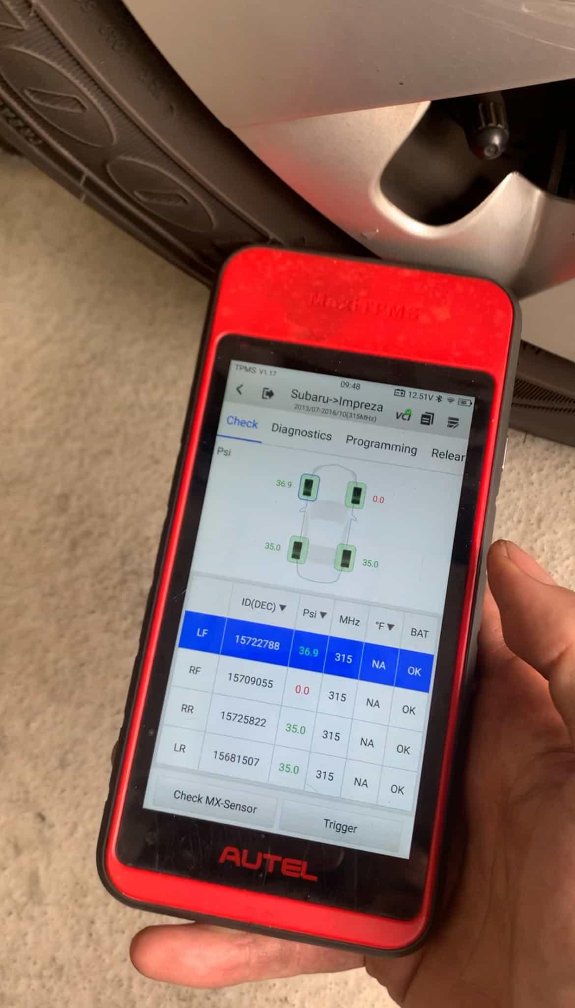TESTING NEW TIRE PRESSURE SENSOR WITH TPMS SCAN TOOL.jpg