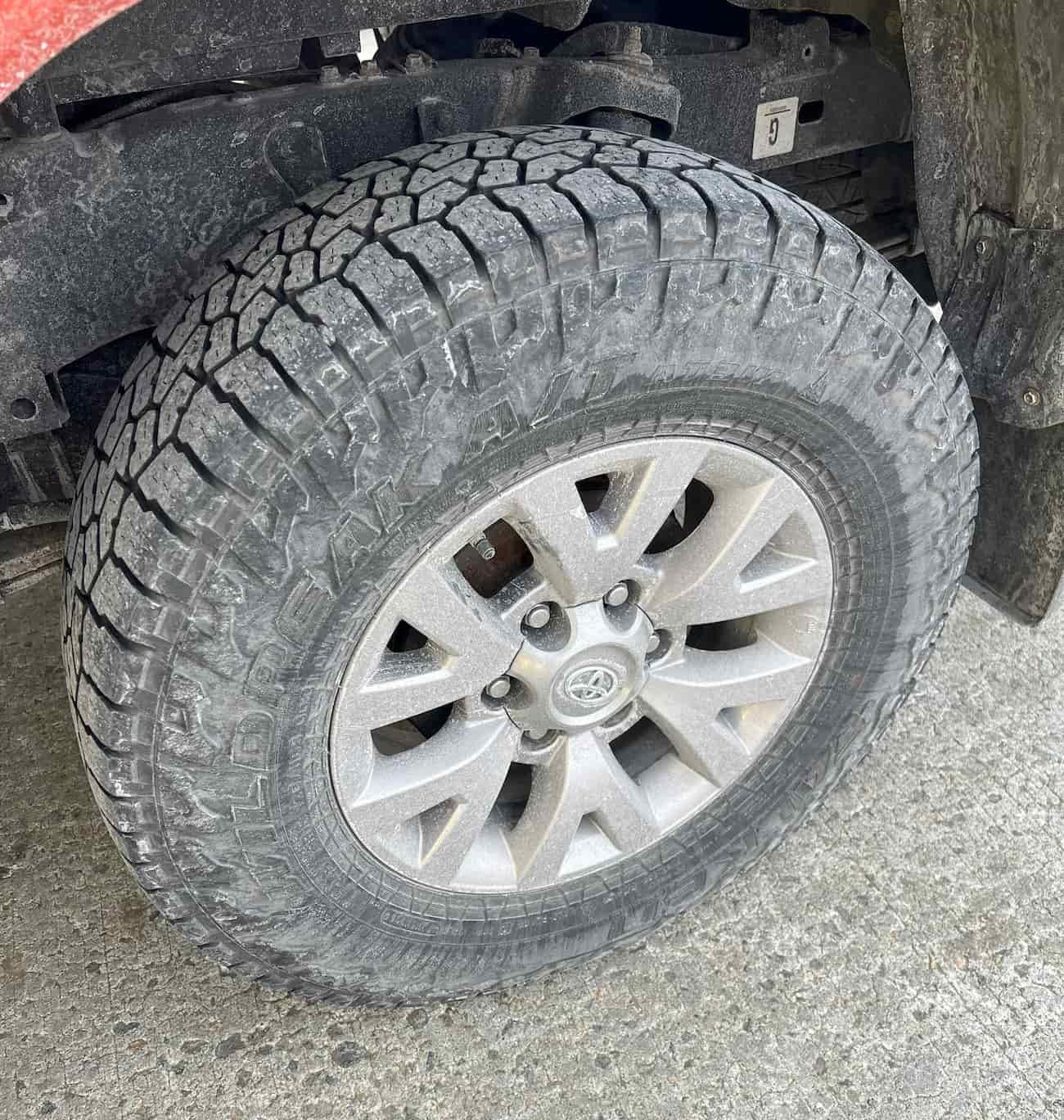 TOYOTA TACOMA TIRE.jpg