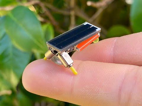 Tiny, Solar Powered, Light Seeking BEAM bot (Mini Photopopper)