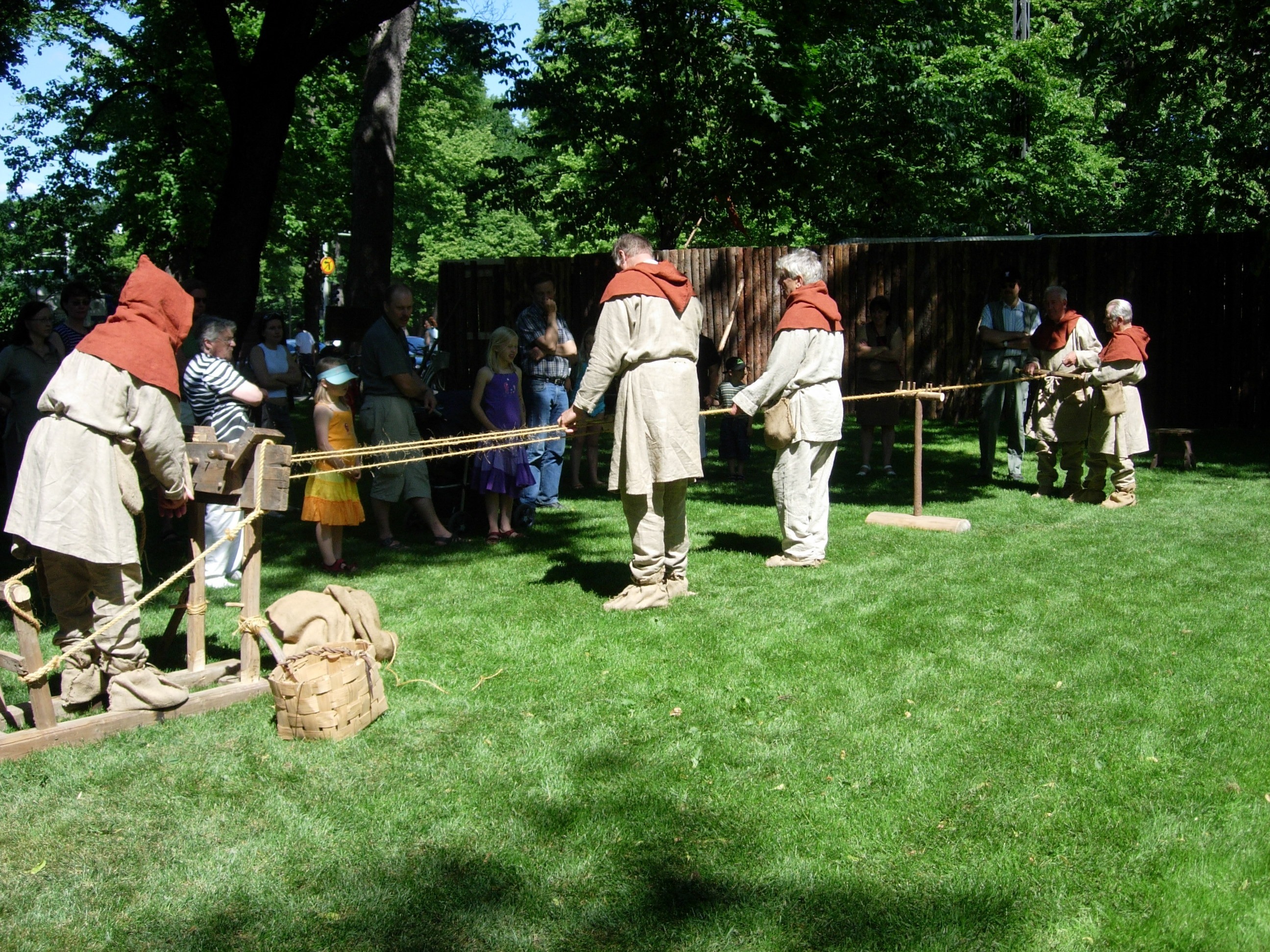 Turku_Medieval_Markets,_twisting_rope.jpg