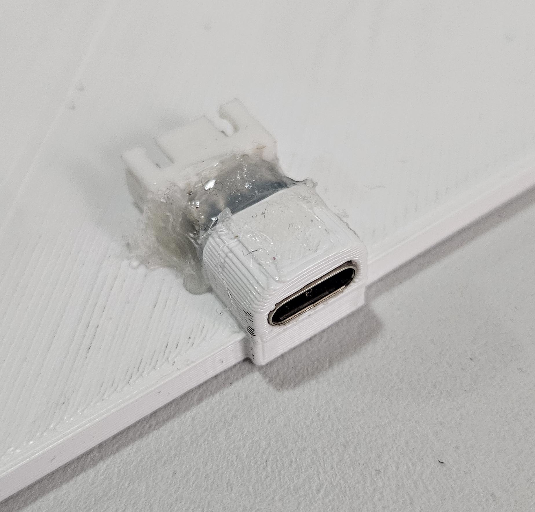 USB C connector lid.jpg