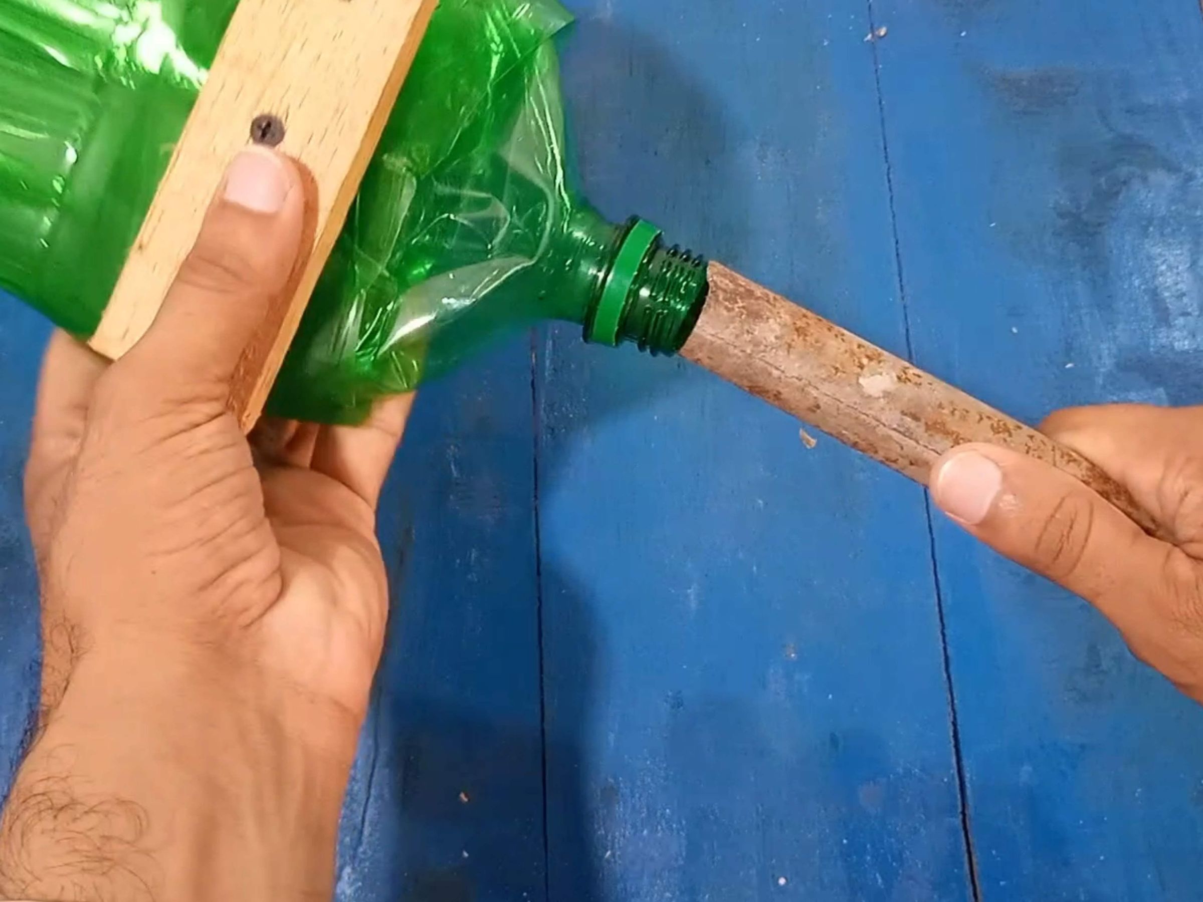 Use the Plastic Bottle Broom for Cleaning.jpg