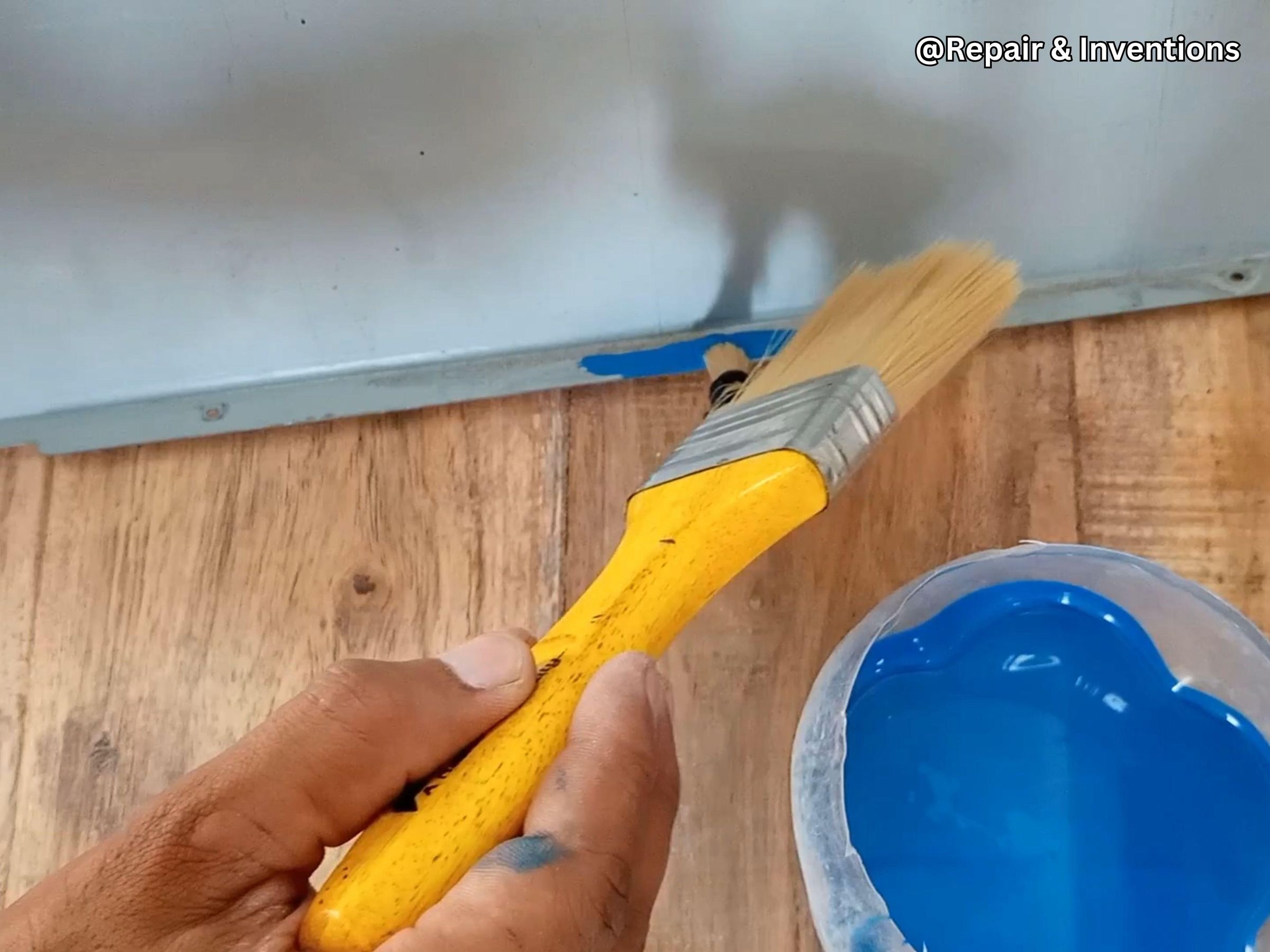 Use the Right Brush for Small Corners and Narrow Areas.jpg