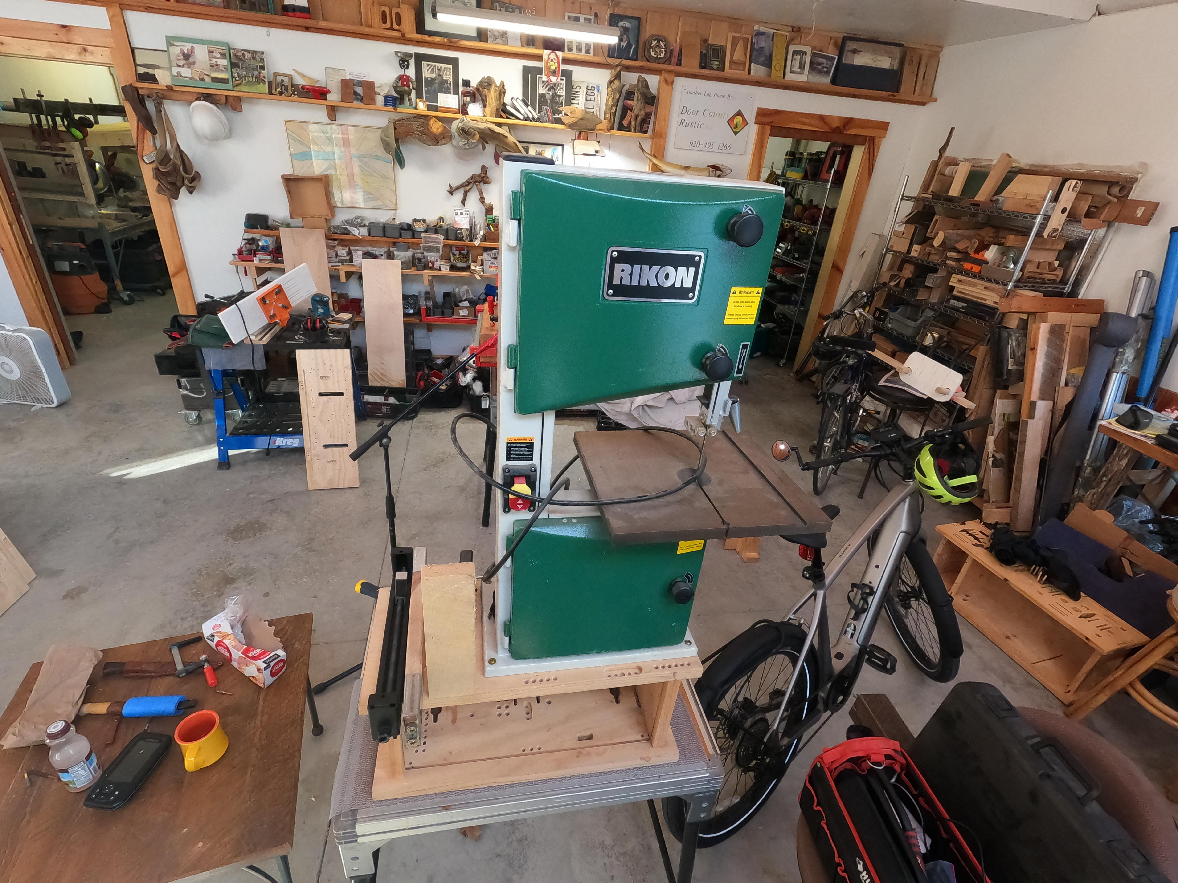 Using The MikroBench - Rikon 10 Inch Bandsaw Clamped on MikroBench.JPG