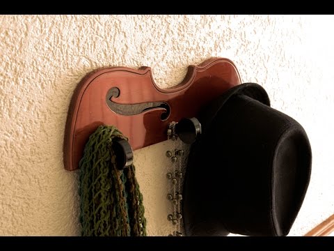 Violin / Guitar clothes hanger.  Colgadores ornamentales.