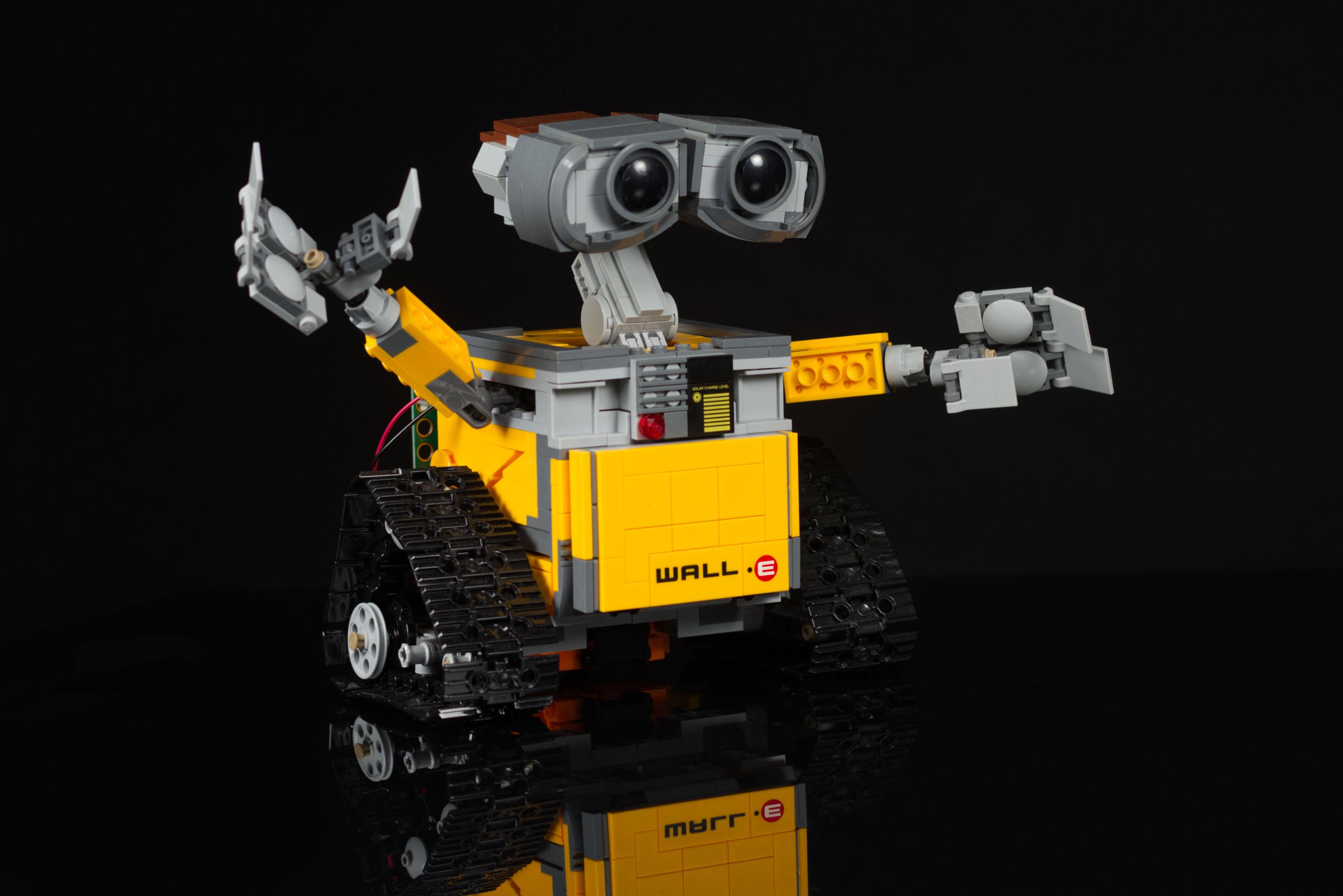 WALL-E-0002_1-Hero.jpg
