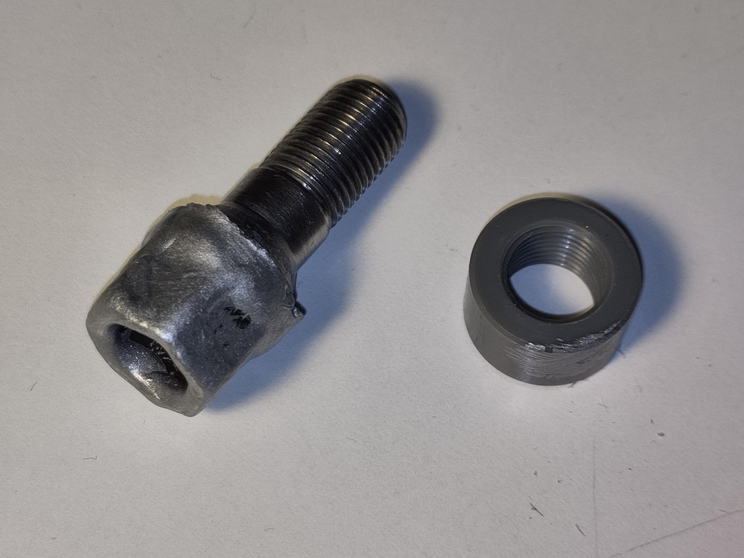 Wheel bolt.jpg
