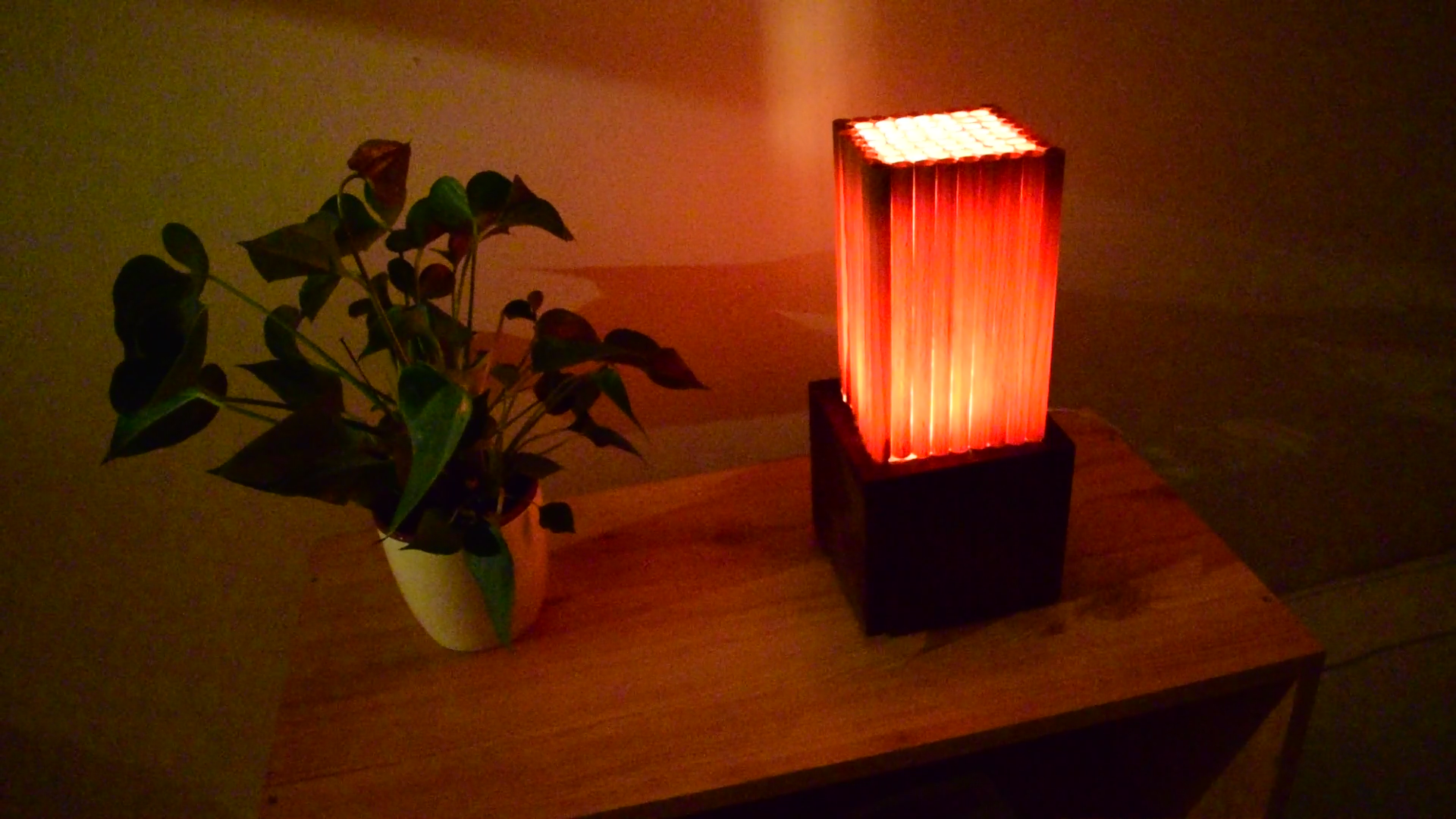 Wood Veneer Lamp_freeze75.bmp