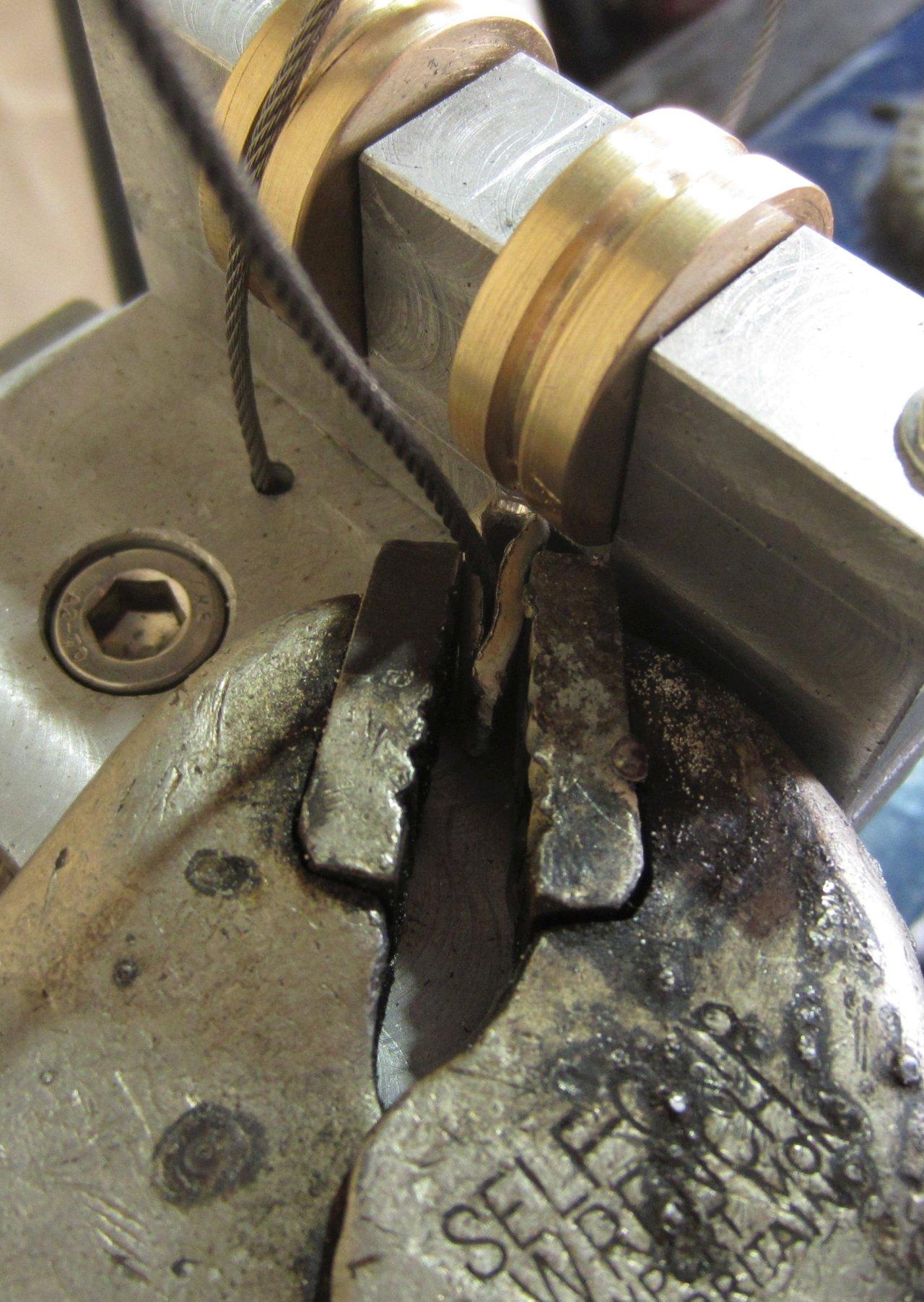 al wire clamp.JPG