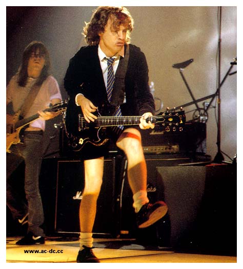 angus_malcolm_young_09%5B1%5D.jpg