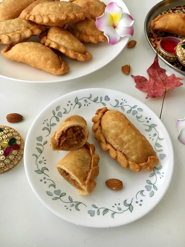 apple gujiyas 2a.jpg