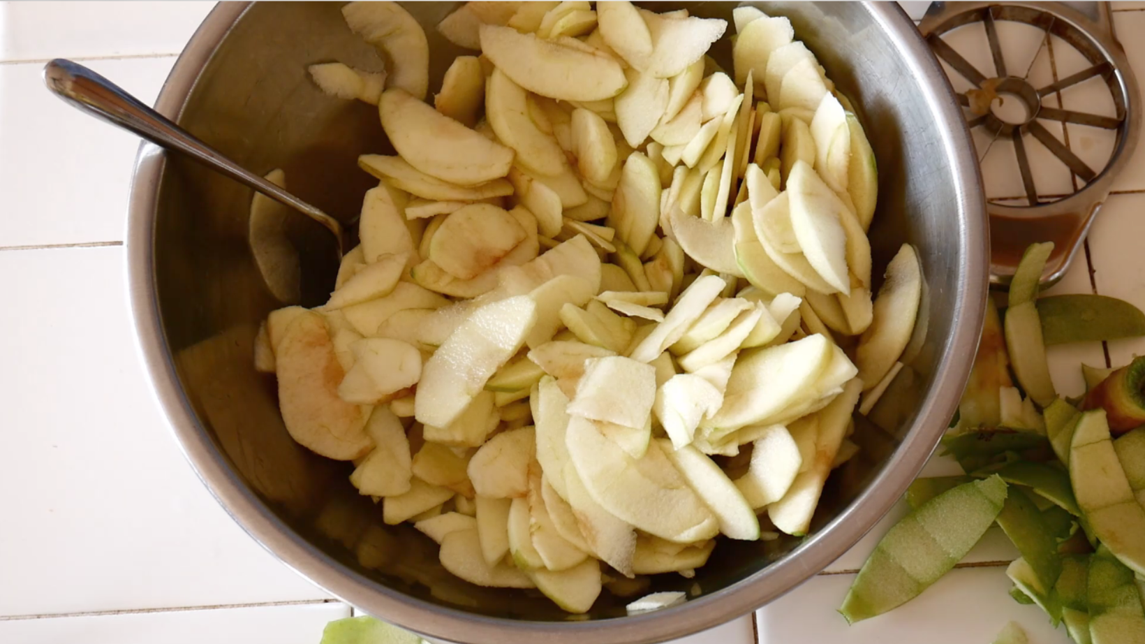 apples in a bowl.PNG