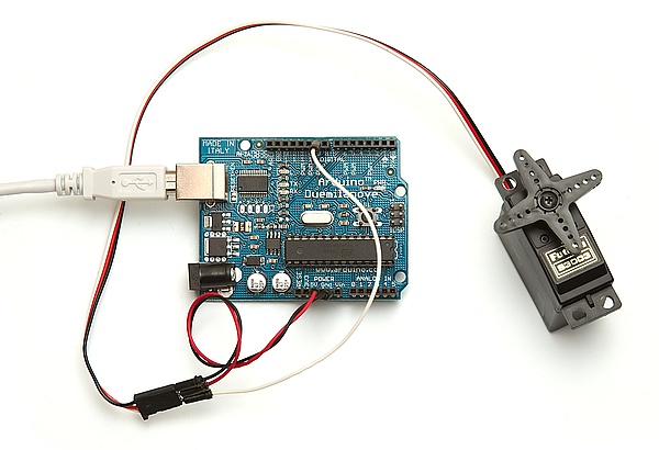 arduino-duemilanove-futaba-s3003-servo-small.jpg