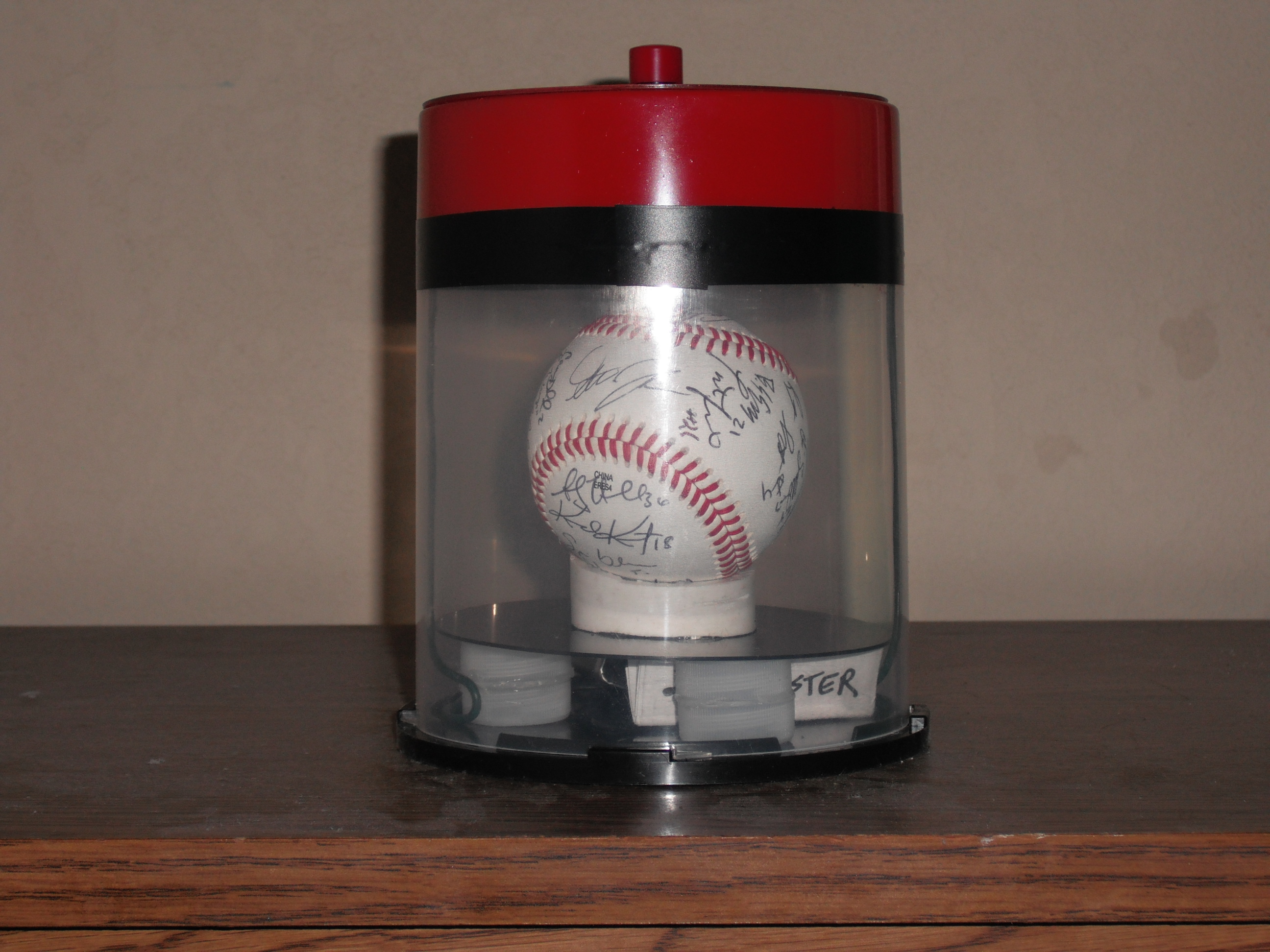 autograph baseball display 098.JPG