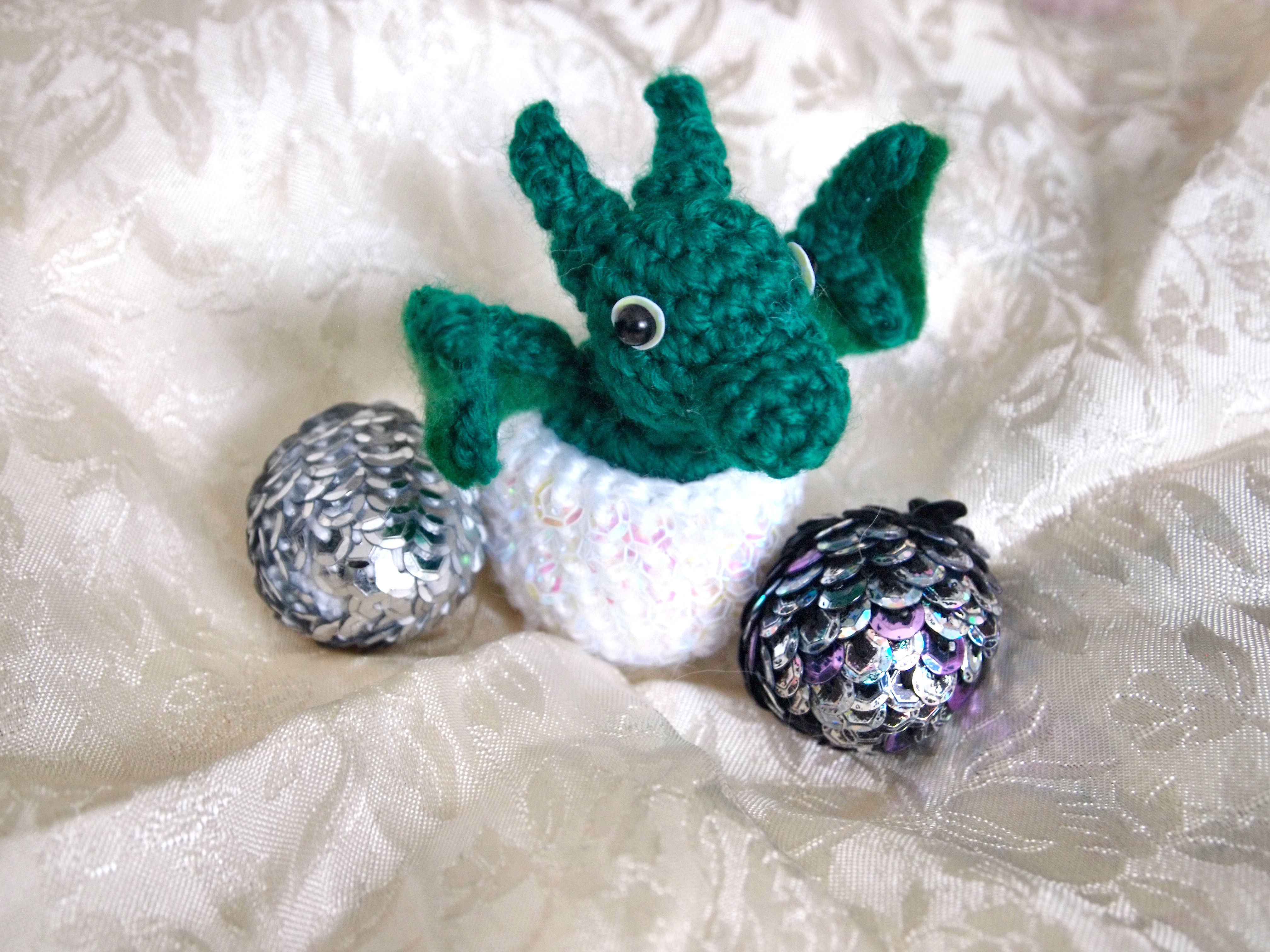 baby dragon with eggs.JPG