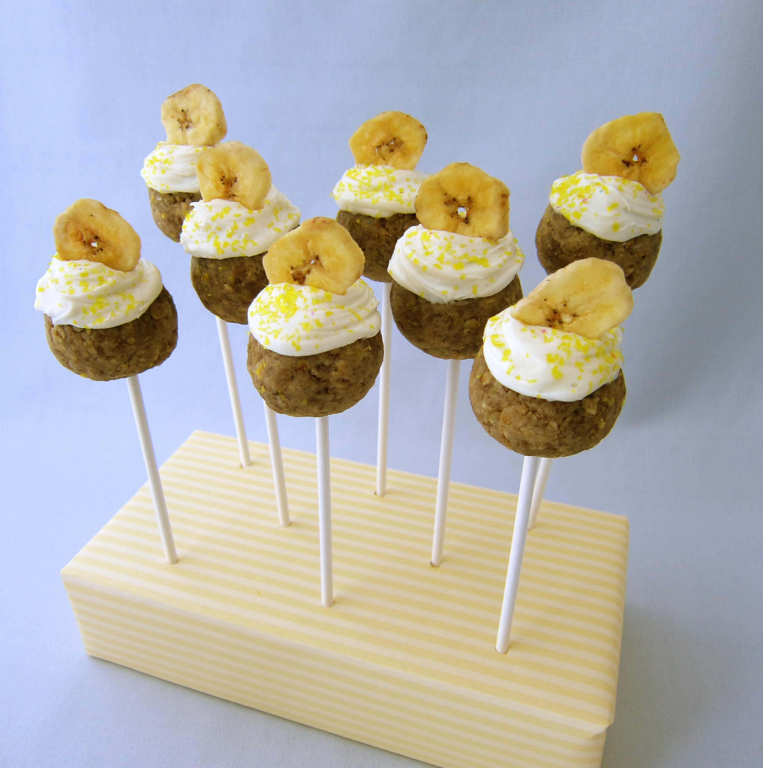 banana cake pops 03.JPG