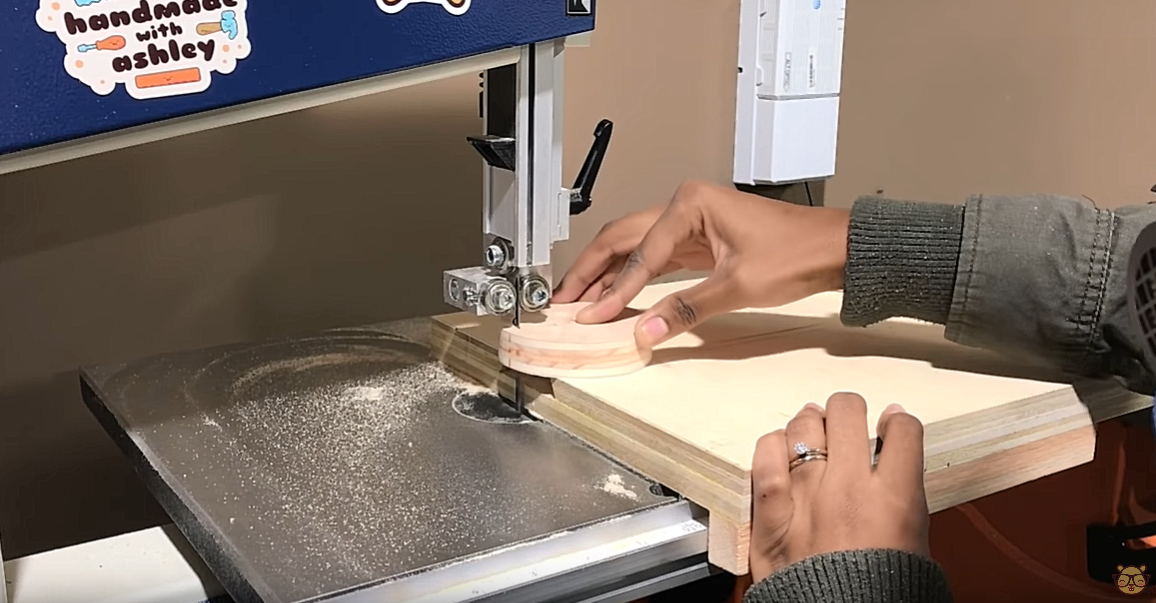 bandsaw-circle-cutting-jig (1).png