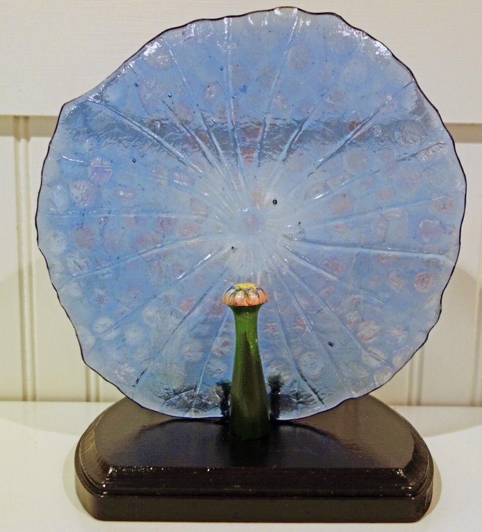 blue lotus leaf in stand.jpg