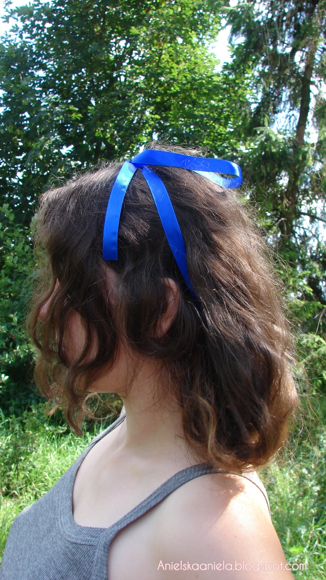 bob fryzura -anielska aniela-diy-tutorial-hairstyle-curly.JPG
