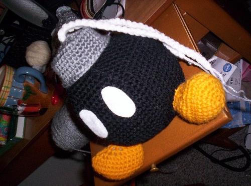 bob_omb_bag_by_bunniebard.jpg