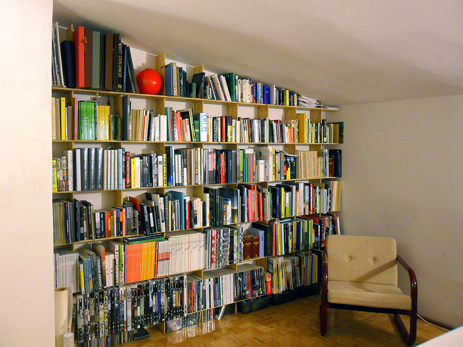 bookshelf 1.jpg