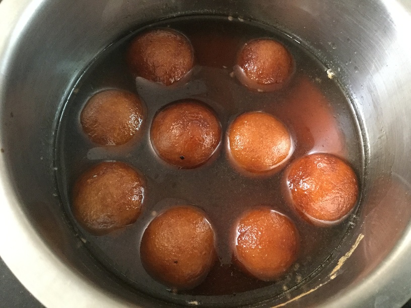 bread gulab jamun.jpg