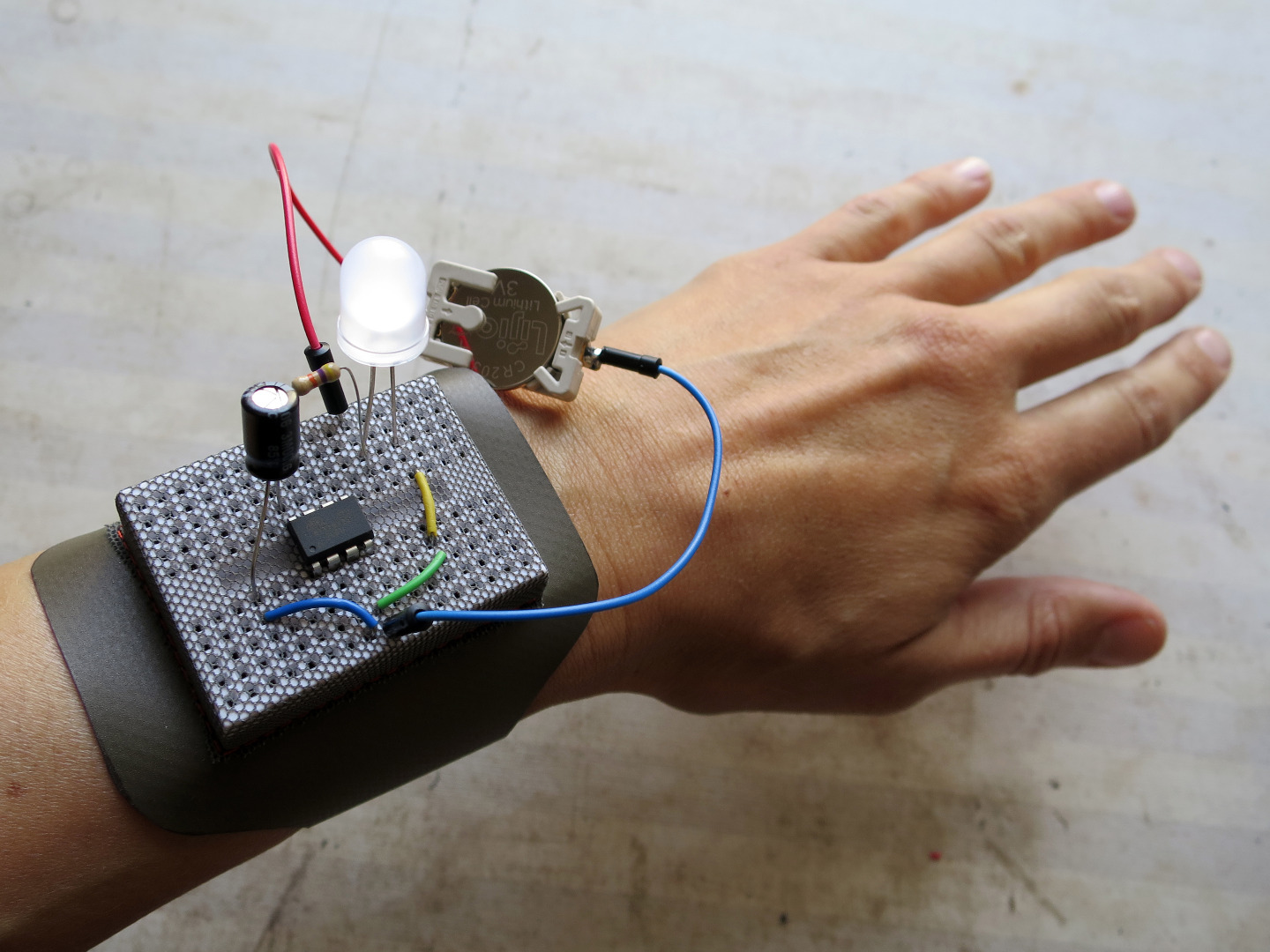 breadboard-or-pincushion-bracelet_17256187332_o.jpg