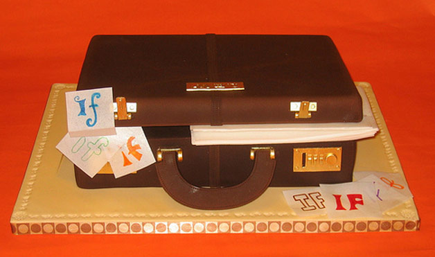 briefcase-cake.jpg