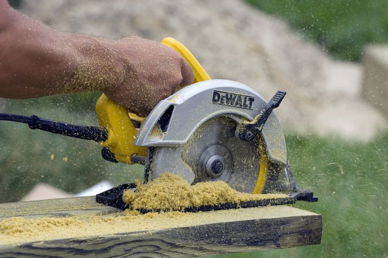 carpenter-cutting-wood-with-circular-saw-high-res-stock-photography-522598714-1552589226.jpg