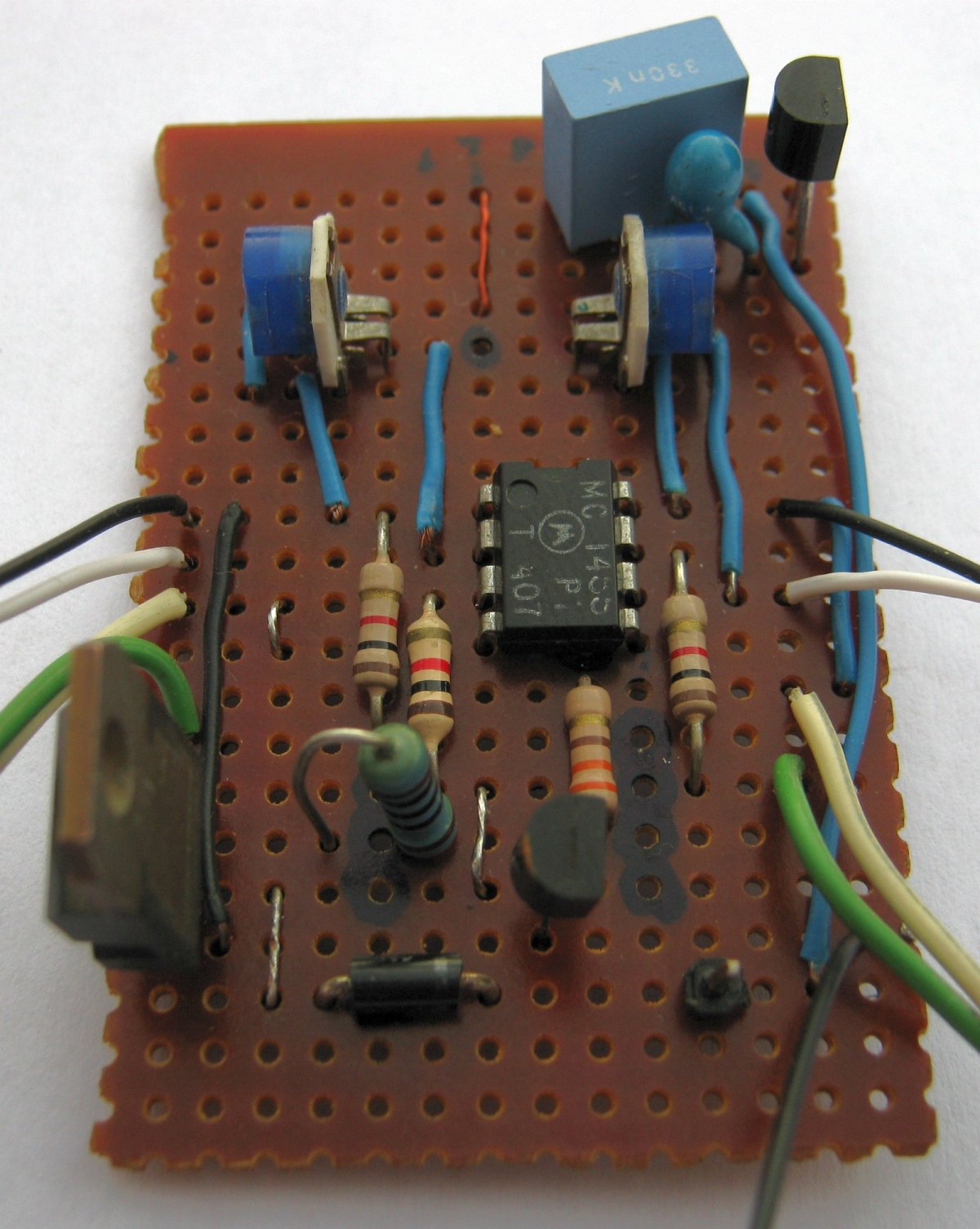 charge controller1.jpg