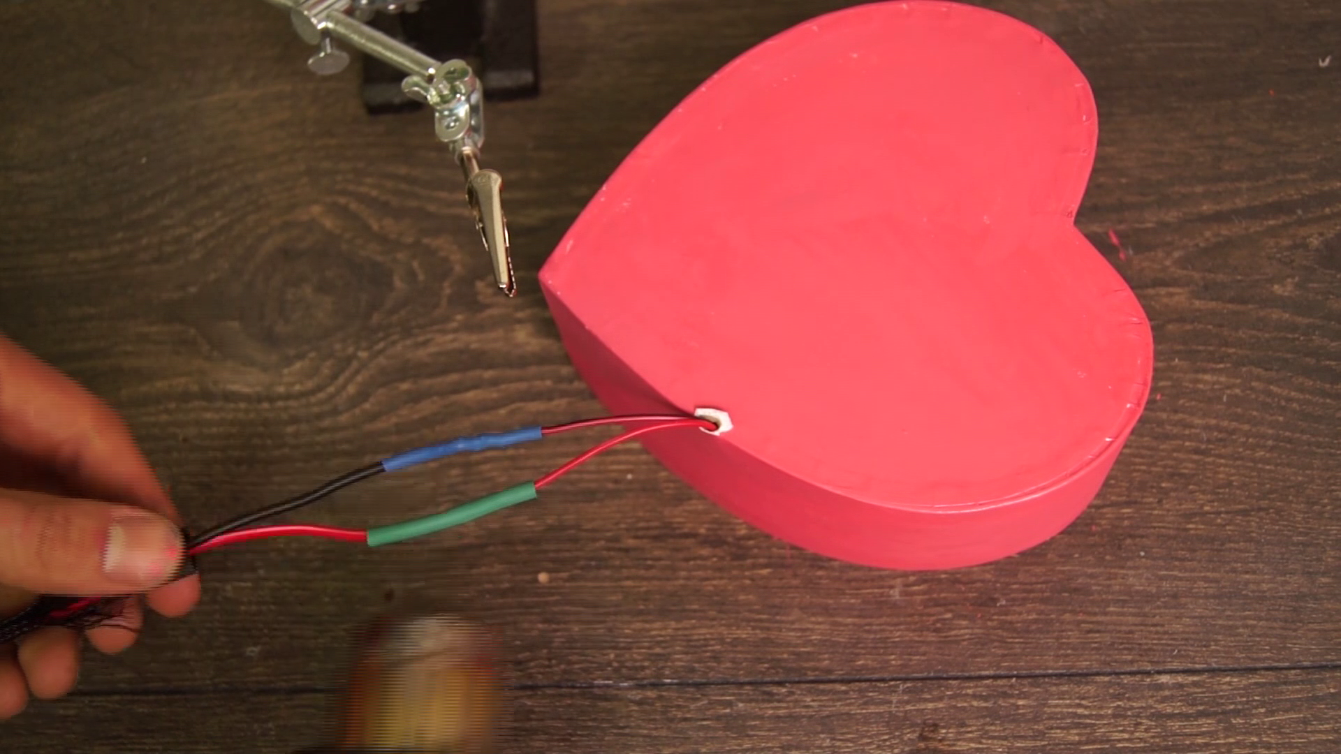 christmas-hacks-diys-builds-nerdy-tips-quick-gift-2016-12-11-12h26m00s229.png