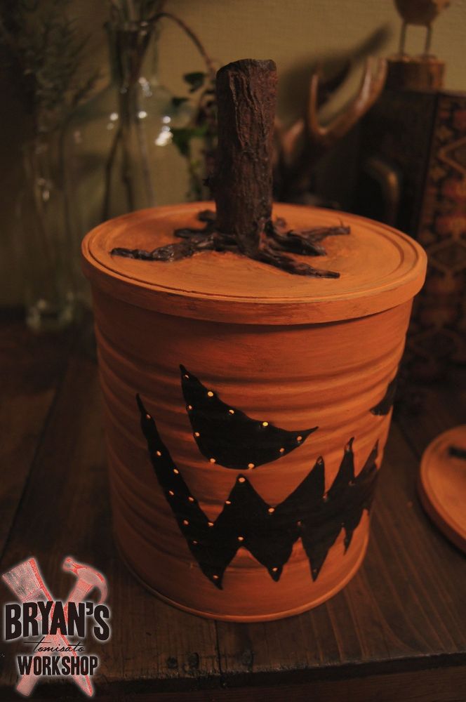 coffee-can-jack-o-lanterns-with-lights--crafts-halloween-decorations-how-to-1.jpg