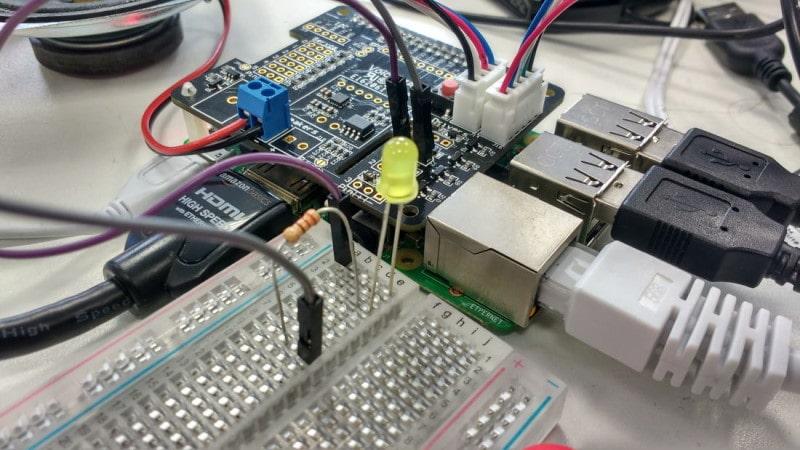 control-led-voice-raspberry-pi.jpg