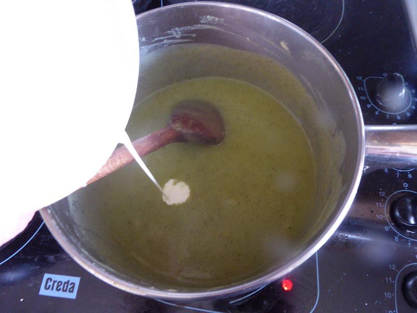 courgette and fennel soup add cream.JPG